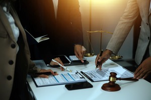 WHEN SHOULD YOU HIRE A DIVORCE LAWYER